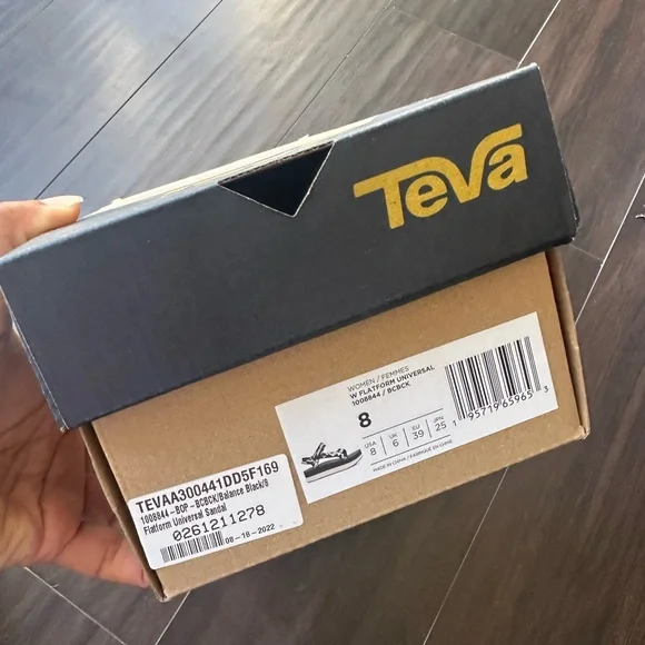 Teva Black & White Flatforms - Picture 5 of 5